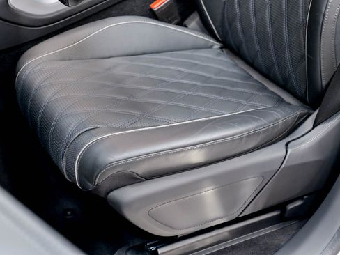 Used 2024 Mercedes-Benz Maybach GLS 600 4MATIC image 8