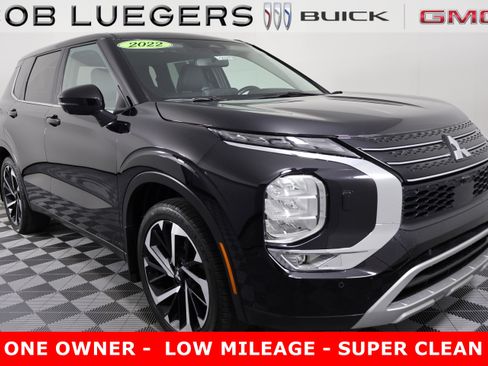 Used 2022 Mitsubishi Outlander SE image 1