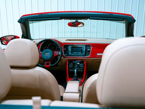 Used 2018 Volkswagen Beetle 2.0T S image 18