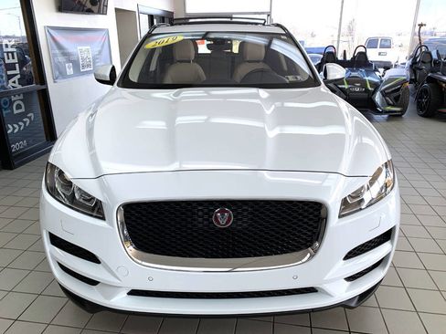 Used 2019 Jaguar F-PACE Premium image 3