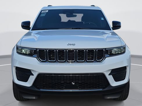 New 2025 Jeep Grand Cherokee Laredo image 2