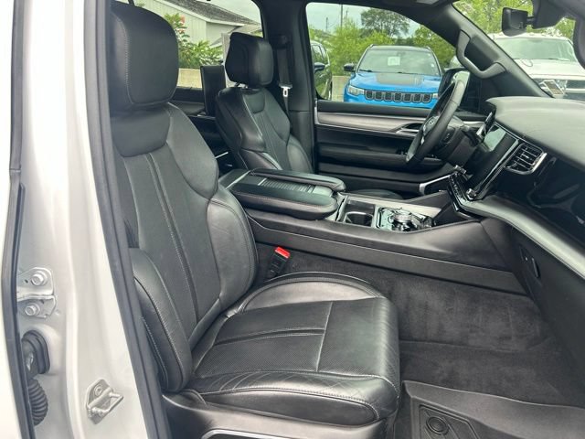 Used 2023 Dodge Charger SXT w/ Blacktop Package AWD/4WD image 44