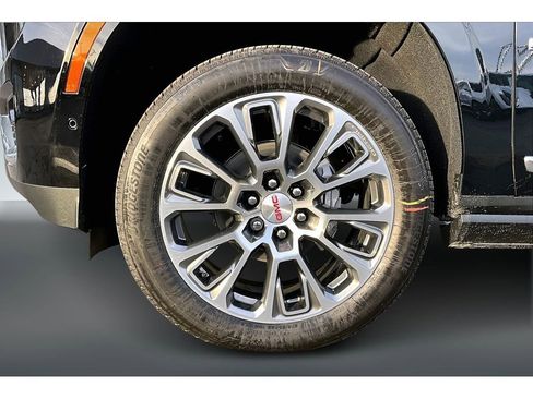 New 2026 GMC Yukon Denali w/ Denali Reserve Package AWD/4WD image 12