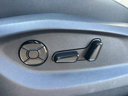 New 2026 Volkswagen Tiguan SE image 12