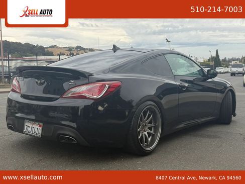 Used 2013 Hyundai Genesis 3.8 RWD image 4
