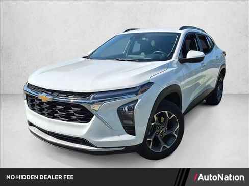 Used 2024 Chevrolet Trax LT w/ LT Convenience Package FWD image 1