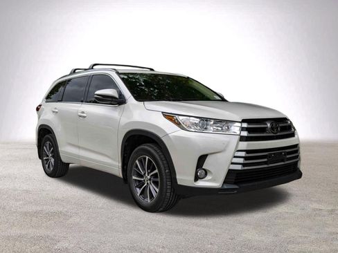 Used 2018 Toyota Highlander XLE image 2