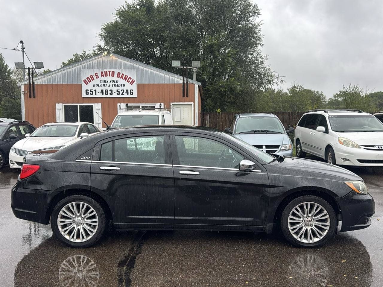 Used 2011 Chrysler 200 Limited FWD image 4