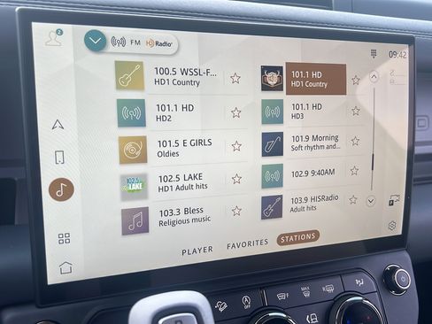 New 2026 Land Rover Defender 110 AWD/4WD image 29