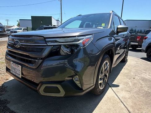 Used 2025 Subaru Forester Limited AWD/4WD image 9