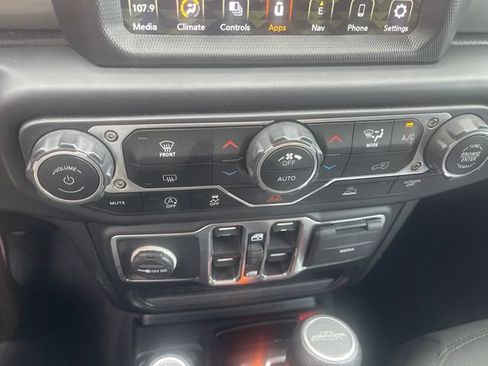 Used 2021 Jeep Gladiator Overland AWD/4WD image 12