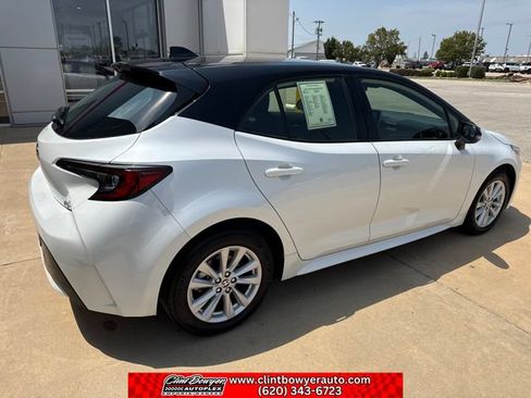 Used 2024 Toyota Corolla SE w/ SE Package FWD image 5