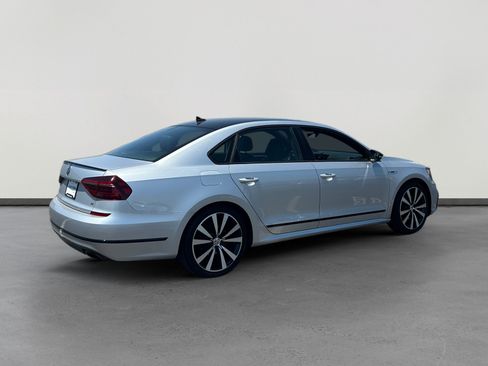 Used 2018 Volkswagen Passat GT FWD image 5