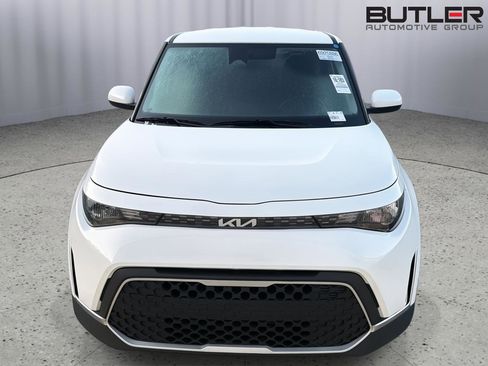 Used 2025 Kia Soul LX w/ LX Technology Package FWD image 3