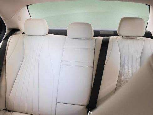 Used 2017 Mercedes-Benz E 300 4MATIC image 18