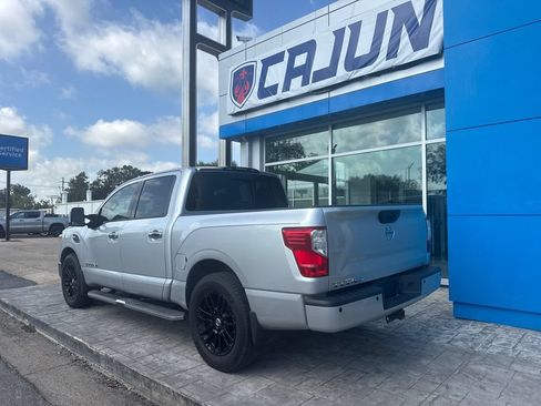 Used 2017 Nissan Titan SL w/ SL Towing Convenience Package RWD image 6