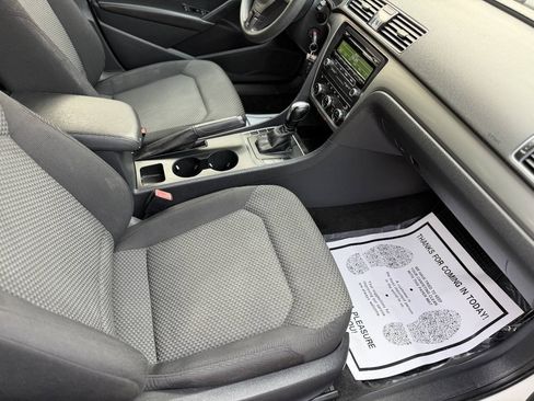 Used 2012 Volkswagen Passat 2.5 S FWD image 17