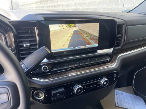 Used 2024 GMC Sierra 1500 SLE AWD/4WD image 12