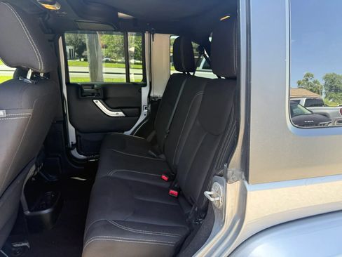 Used 2016 Jeep Wrangler Unlimited Sahara AWD/4WD image 11