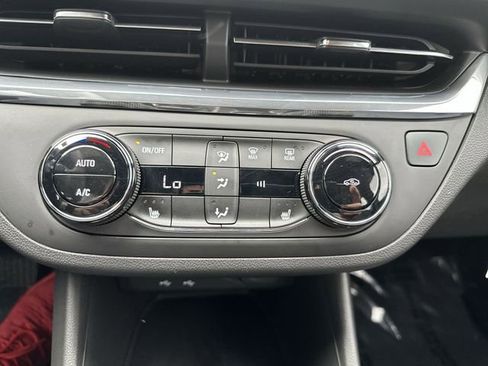 Certified 2025 Buick Envista Preferred w/ Convenience I Package FWD image 19