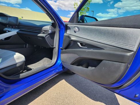 Used 2022 Hyundai Elantra Limited image 23