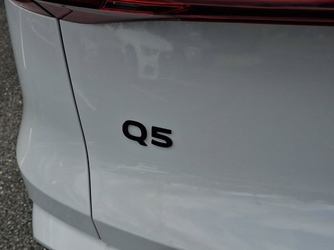 Certified 2025 Audi Q5 Premium w/ Convenience Package image 33