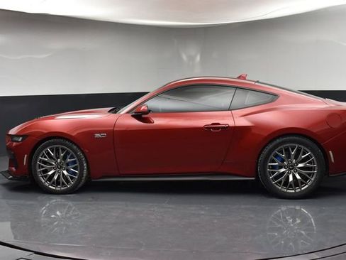 Used 2024 Ford Mustang GT Premium image 5