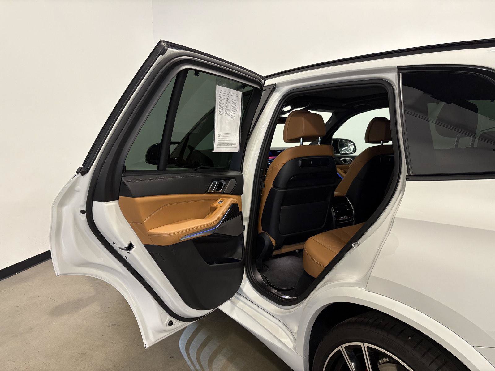 Used 2024 BMW X5 M60i AWD/4WD image 36