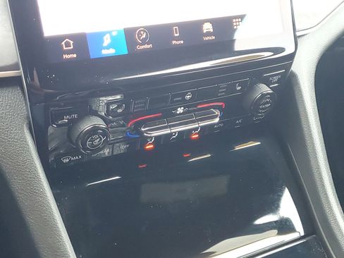 Used 2024 Jeep Grand Cherokee Limited image 18