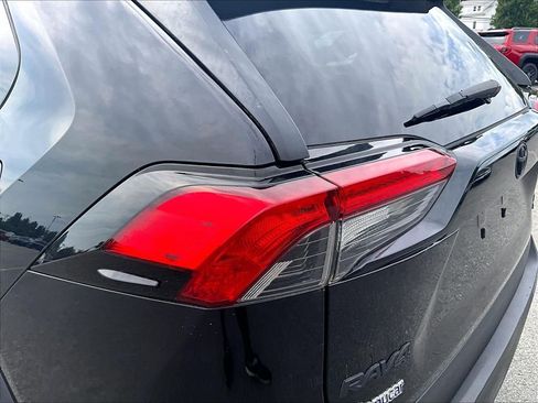 Used 2019 Toyota RAV4 XLE AWD/4WD image 32