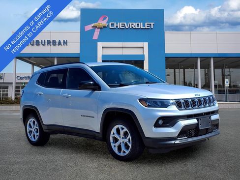Used 2024 Jeep Compass Latitude AWD/4WD image 3