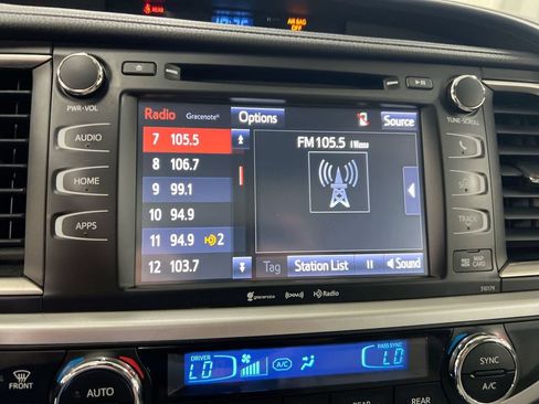 Used 2018 Toyota Highlander XLE AWD/4WD image 14