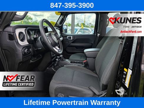 Used 2025 Jeep Wrangler Unlimited Sahara AWD/4WD image 17