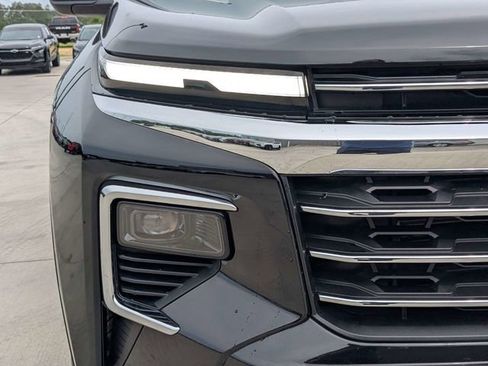 Used 2025 Chevrolet Traverse LT FWD image 9