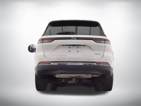 Used 2023 Jeep Grand Cherokee Laredo RWD image 7