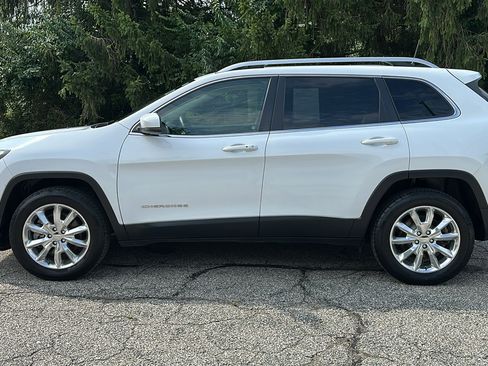 Used 2017 Jeep Cherokee Limited AWD/4WD image 28