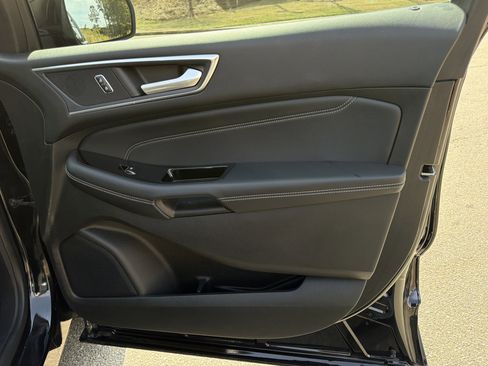 Used 2018 Ford Edge Titanium w/ Equipment Group 301A image 14