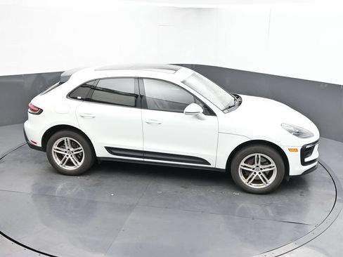 Used 2024 Porsche Macan AWD/4WD image 39