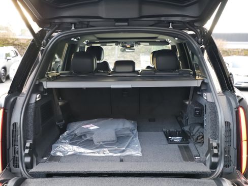 New 2026 Land Rover Range Rover Long Wheelbase SE AWD/4WD image 12