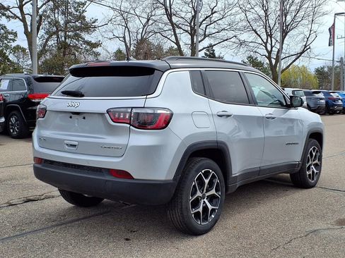Used 2025 Jeep Compass Limited AWD/4WD image 5