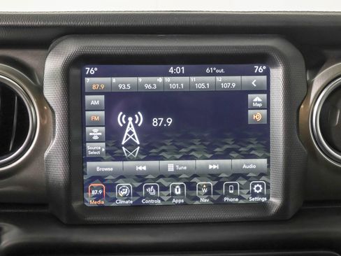Used 2020 Jeep Wrangler Unlimited Sahara image 20