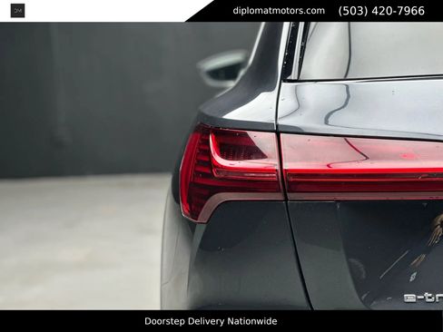 Used 2019 Audi e-tron Prestige w/ Prestige Package image 15