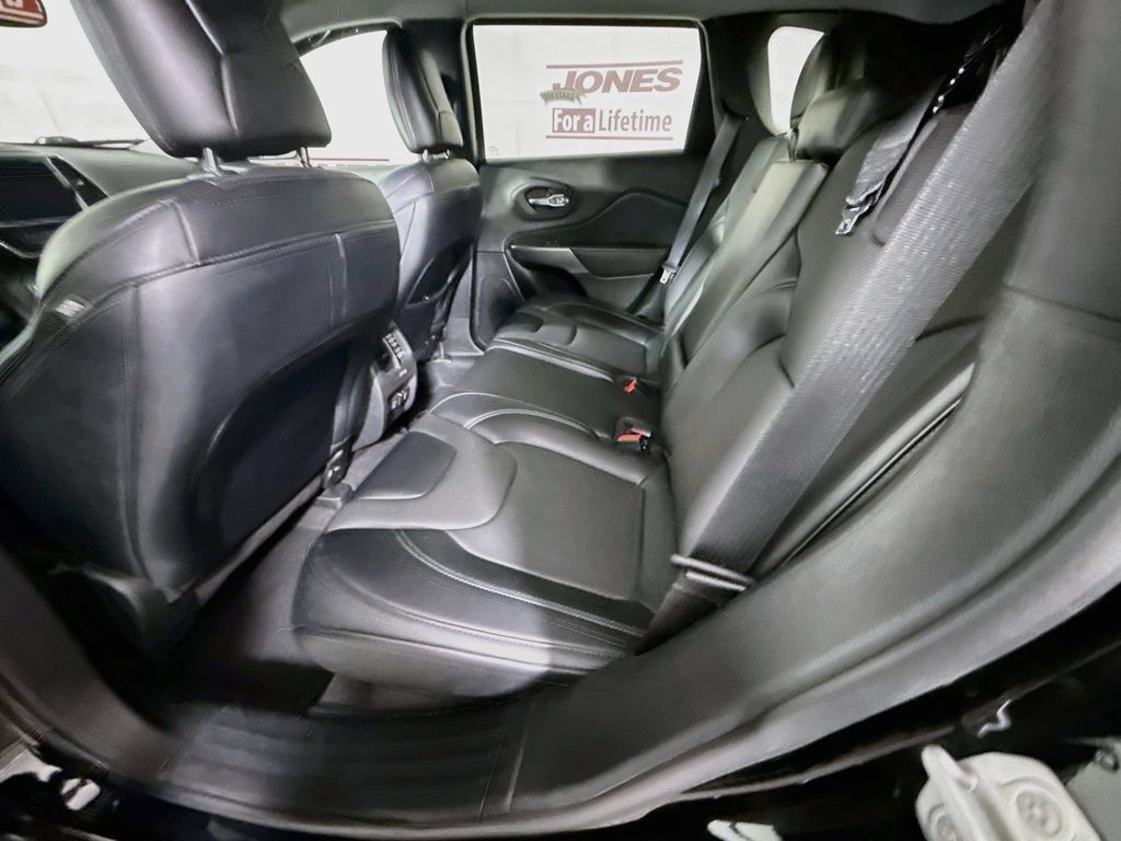 Used 2022 Jeep Cherokee Limited AWD/4WD image 28