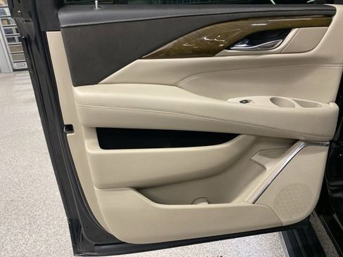 Used 2020 Cadillac Escalade ESV Premium Luxury w/ LPO, Radiant Package image 37
