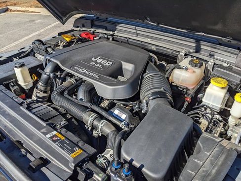 Certified 2022 Jeep Gladiator Willys image 59