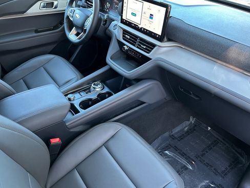 New 2026 Ford Explorer Active w/ Active Comfort Package image 13