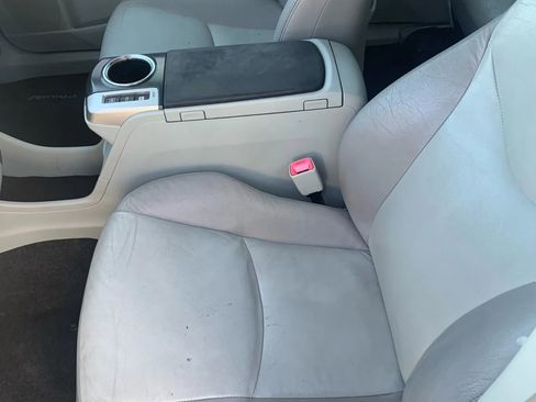 Used 2014 Toyota Prius V Five image 10