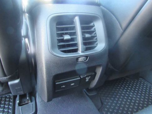 Used 2019 Jeep Cherokee Latitude Plus w/ Comfort/Convenience Group image 12