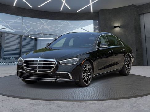 Used 2024 Mercedes-Benz S 580 4MATIC Sedan image 2