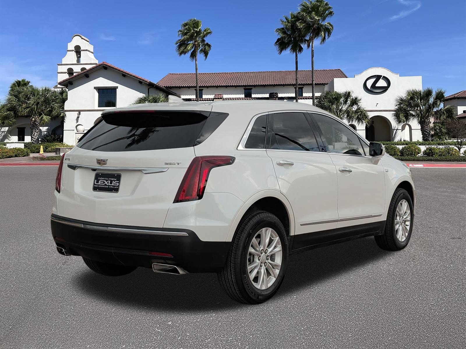 Used 2023 Cadillac XT5 Luxury FWD image 2